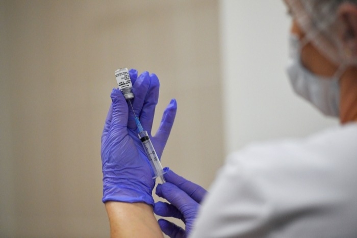 В Курской области начали вакцинировать медиков от Covid-19