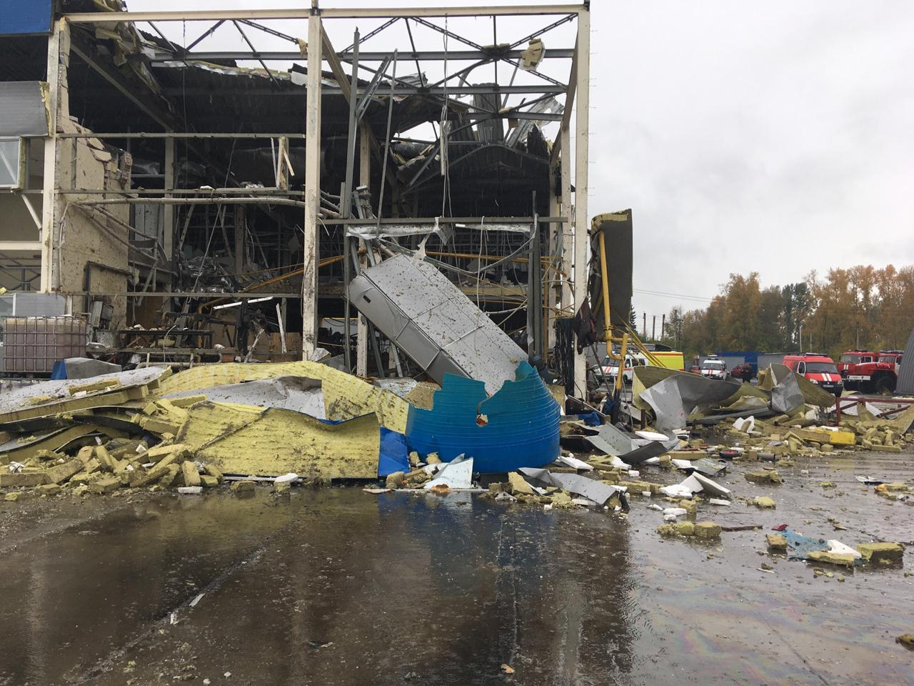 Взорвавшийся котел отопления разрушил стену на предприятии в Новосибирске, пострадавших нет