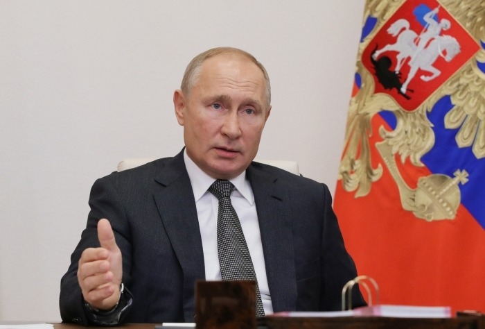 Путин призвал прекратить военные действия в Карабахе