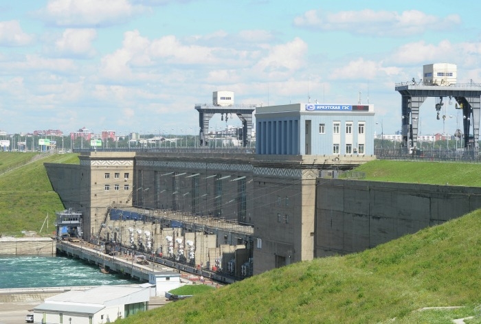 Иркутская ГЭС "Иркутскэнерго" вновь увеличивает сбросы из-за большого притока с Байкала