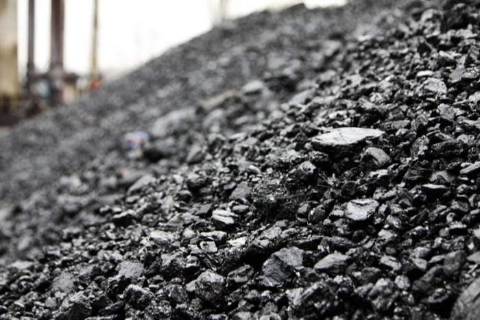 Глава Тувы потребовал ускорить завоз бесплатного угля нуждающимся многодетным семьям