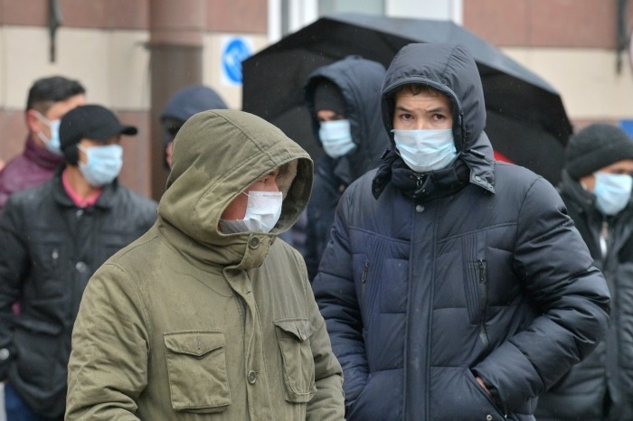 Более 20 случаев заражения COVID-19 среди мигрантов выявлено в Новокузнецке