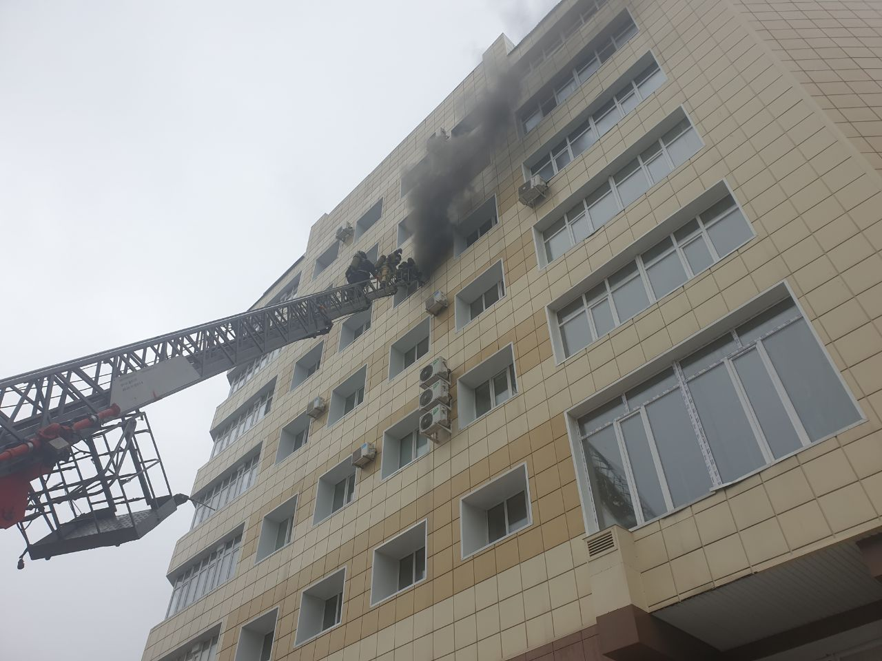 Пациентов и персонал онкологической клиники РАН в Томске эвакуировали из-за пожара