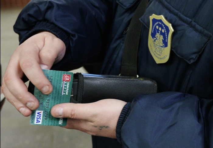 Нуждающимся в получении медпомощи москвичам разблокируют соцкарты