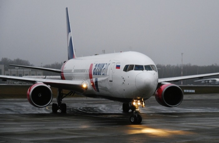 Авиарейс AzurAir из Красноярска в Анталию задержан из-за неисправности самолета