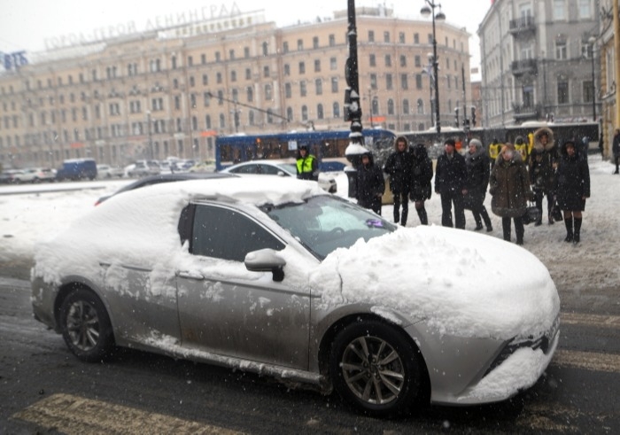 Первый снег выпал и растаял в Петербурге, в Ленобласти прошел снегопад