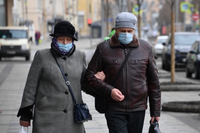 Власти Москвы не планируют штрафовать пожилых людей за выход из дома