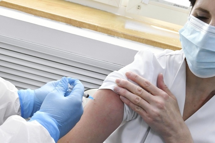 Медиков начали вакцинировать против COVID-19 на Ставрополье