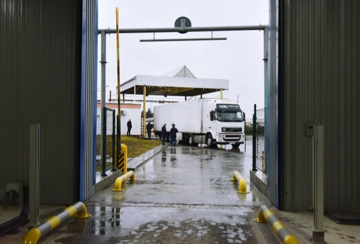 Почти 130 грузовиков скопились в Приморье на границе с Китаем из-за коронавирусных ограничений