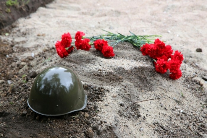 Останки 16 неопознанных бойцов Красной армии захоронили в Курской области
