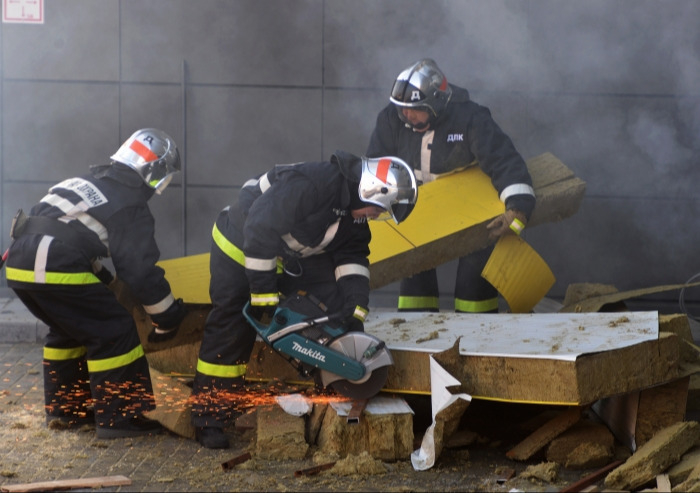 Второго погибшего извлекли из-под завалов горевшего цеха в Челябинске