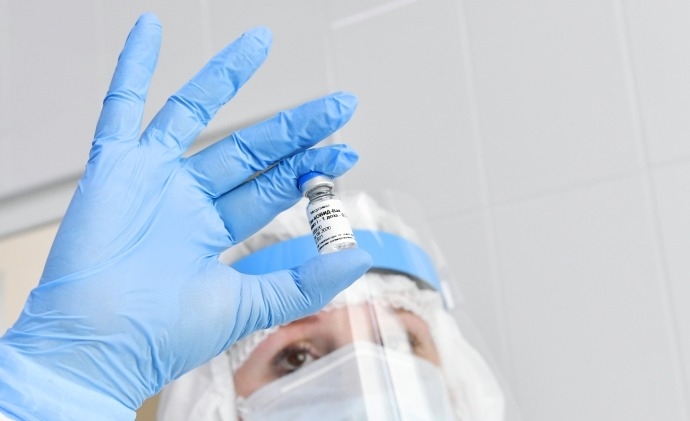 Вакцины от коронавируса вошли в список жизненно необходимых препаратов