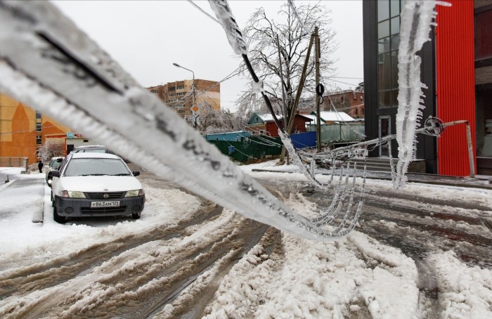 Более 500 военнослужащих устраняют последствия ледяного дождя в Приморье