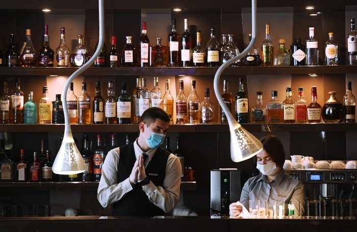 Сахалинские предприниматели просят на час продлить работу ресторанов для новогодних корпоративов