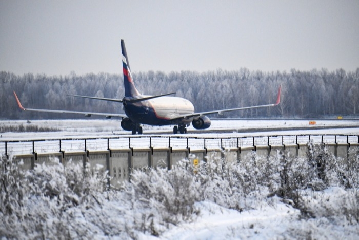 Вылет самолета был задержан в Омске из-за буйного пассажира