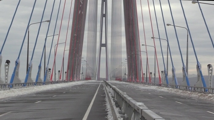Движение по закрытому после ледяного шторма Русскому мосту планируют возобновить в воскресенье