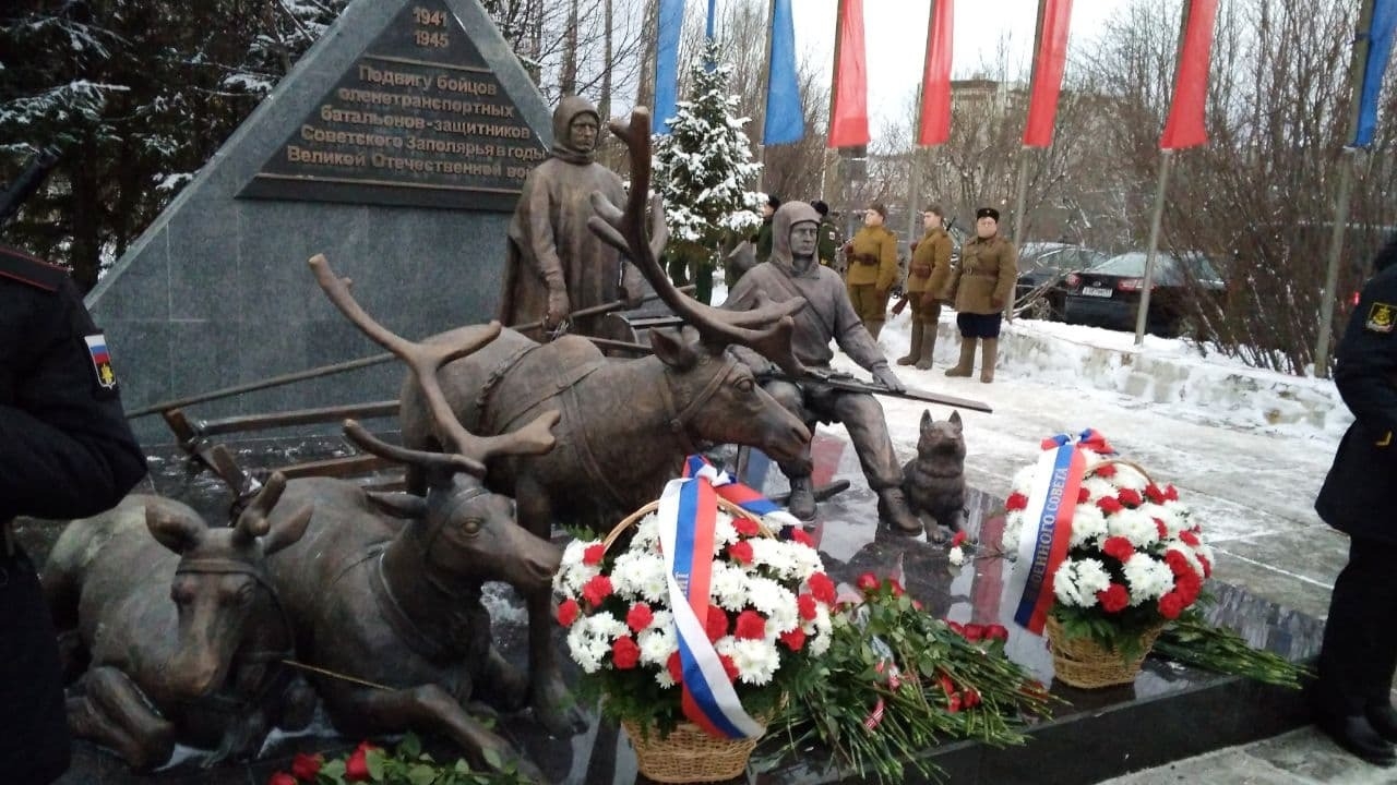 Памятник оленетранспортным батальонам установили в Мурманске