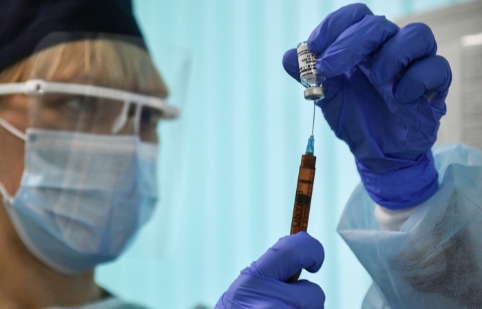 Медиков ККБ N1 в Хабаровске приглаcили на вакцинацию от коронавируса