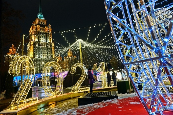 Спрос на отели Москвы и Петербурга в период новогодних праздников резко сократился