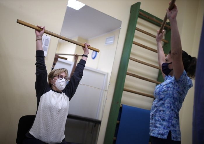 Пожилые люди в Якутске, переболевшие COVID-19, пройдут реабилитацию