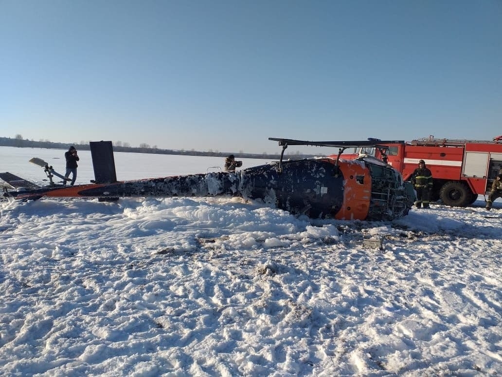 Два человека пострадали в результате жесткой посадки частного вертолета в Воронежской области - МЧС