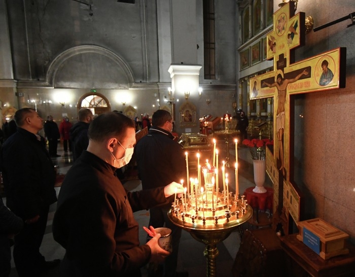 Рождественские богослужения в тюменских храмах пройдут без участия жителей старше 65 лет