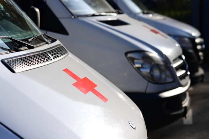 Муниципальные районы Ярославской области получили более полусотни автомобилей неотложной помощи и школьных автобусов