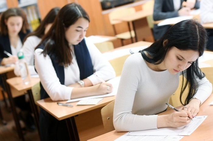 Школы в Свердловской области возобновят очное обучение с 11 января