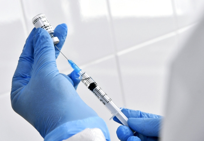 Массовая вакцинация от COVID-19 началась в Свердловской области