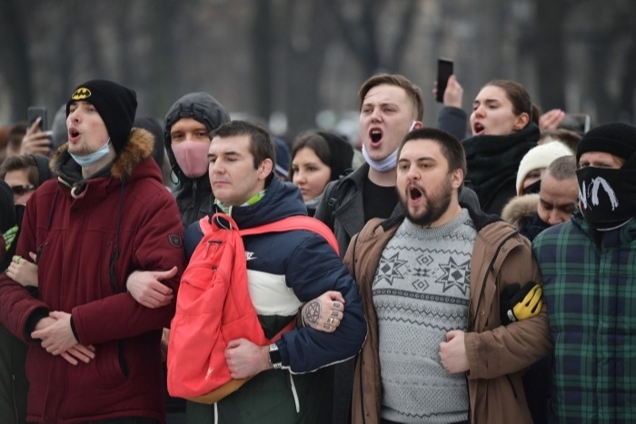 Несанкционированные акции в поддержку Навального проходят в нескольких городах на Северо-Западе РФ