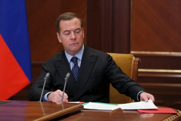 Медведев предложил компенсировать малоимущим расходы на интернет