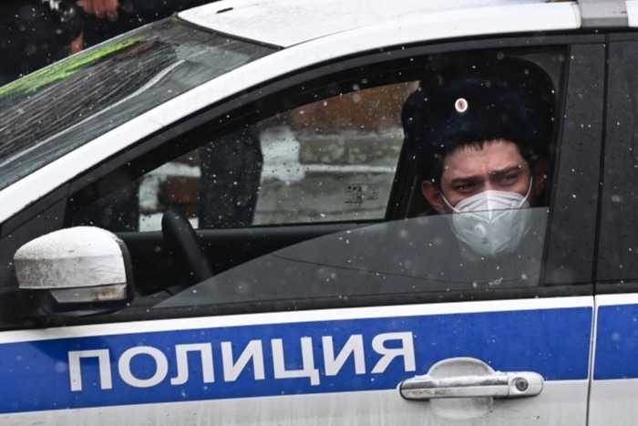 Полиция передала родителям задержанную на акции в Петербурге 11-летнюю девочку