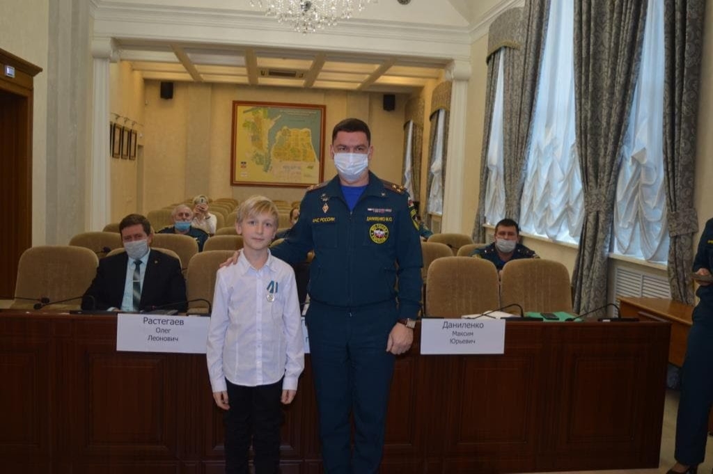 Девятилетний школьник из Волгодонска получил медаль МЧС за спасение сестры на пожаре