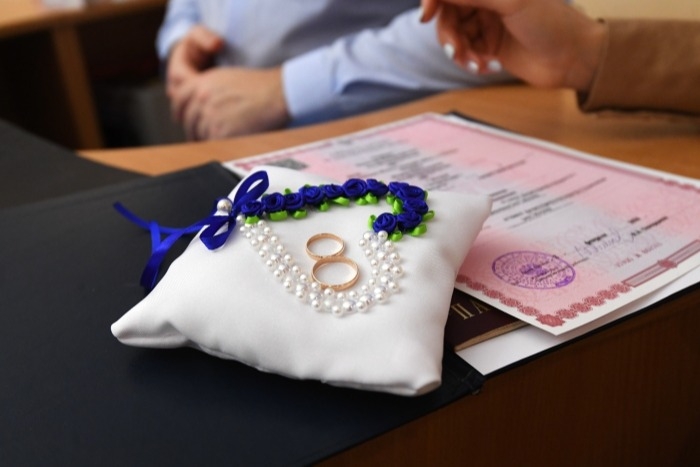 Выездную регистрацию брака разрешили проводить в Курганской области