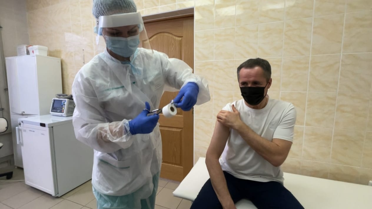 Белгородский губернатор сделал прививку от коронавируса