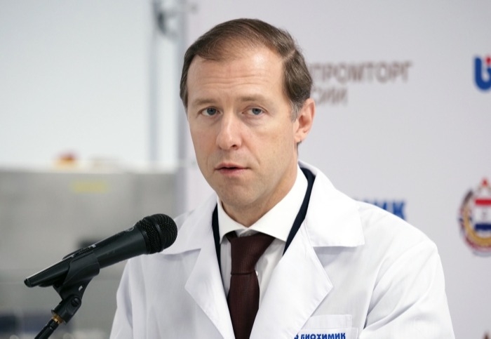 РФ к концу марта произведет более 30 млн вакцин "Спутник V" - Мантуров