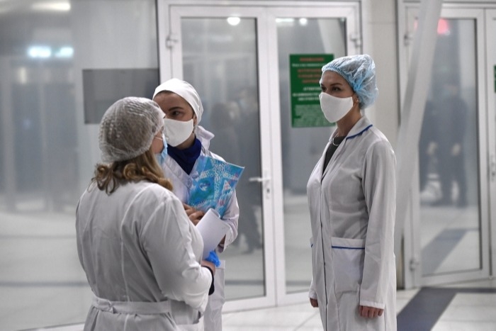 Соцвыплаты медикам, работающим с COVID-пациентами, составят 50 млрд рублей