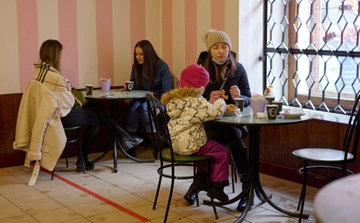 Ограничения на работу кафе и ресторанов снимаются в Астраханской области