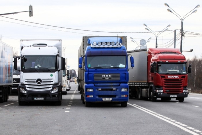 Ограничение движения транзитных грузовиков весом более 12 тонн по МКАД будет постоянным