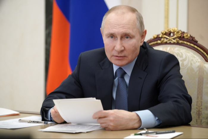 Путин поручил правительству до конца месяца утвердить программу социально-экономического развития Кемеровской области