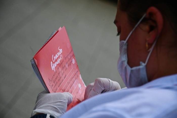 Памятный знак в благодарность врачам за борьбу с COVID-19 открыли в Пскове