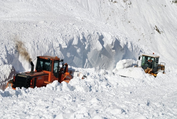Спасатели предупреждают о лавинной опасности в горах на юге Сахалина