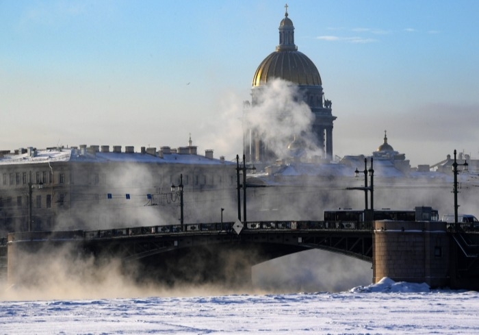 Дворцовый мост в Петербурге подсветят изумрудным в честь святого Патрика