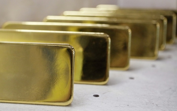 Силуанов допускает вложение ФНБ в золото, планов добавлять новые валюты нет