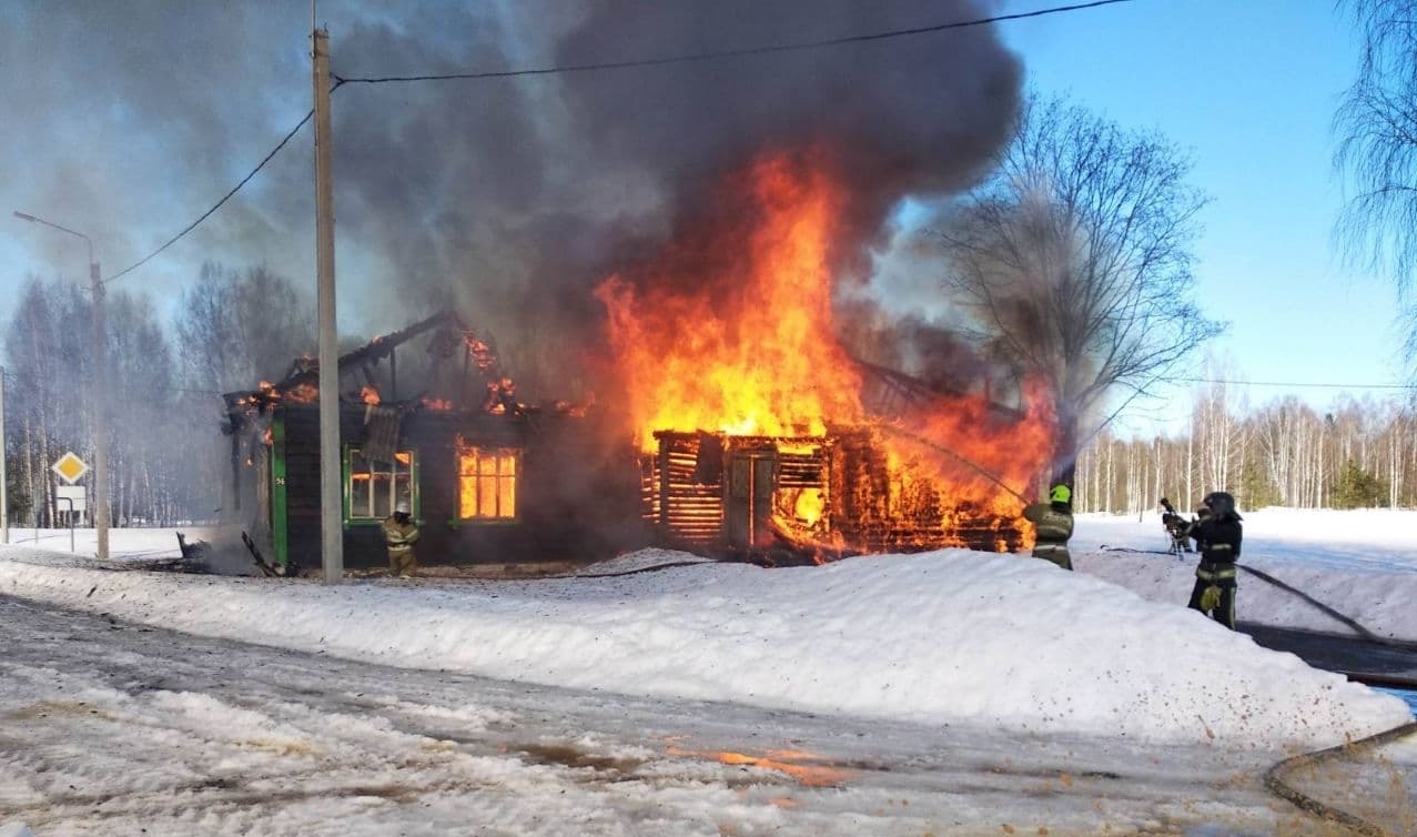 Сельская библиотека сгорела во Владимирской области