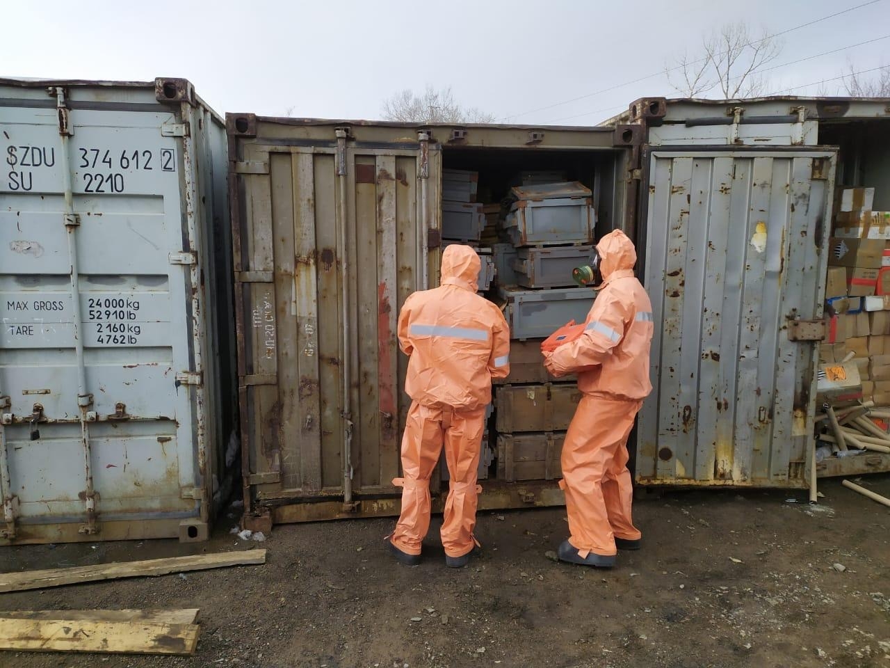 Прокуратура обнаружила на полигоне под Красноярском 20-тонные контейнеры с неустановленными отходами