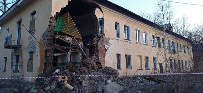 Часть двухэтажного жилого дома обрушились в красноярском Канске, никто не пострадал