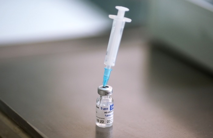 В Москве начали вакцинацию маломобильных горожан от COVID-19 на дому