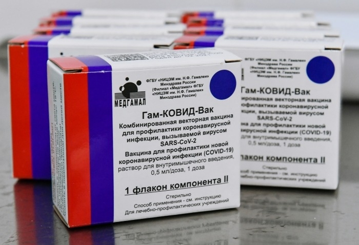 Вакцинацию от COVID-19 полностью завершили 820 тыс. москвичей