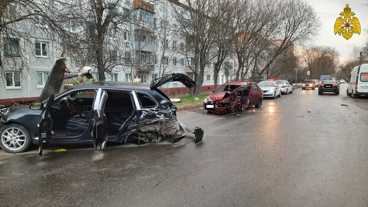 Водитель Porsche устроил массовую аварию в Калуге и скрылся